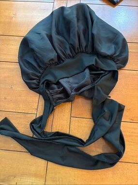 Black stain sleep bonnet